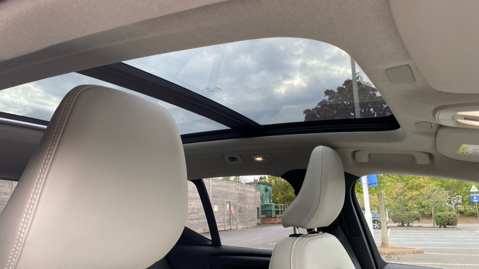 Volvo XC40 2.0 B3P Ultra Dark 5dr Auto Petrol Estate - Image 40
