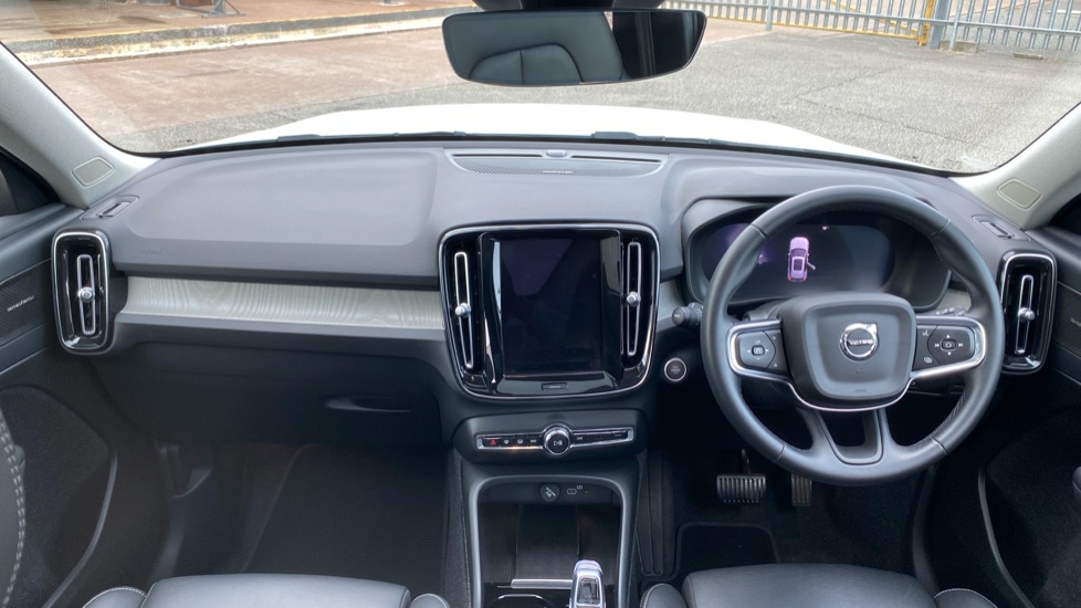 Volvo XC40 2.0 B3P Ultra Dark 5dr Auto Petrol Estate - Image 6