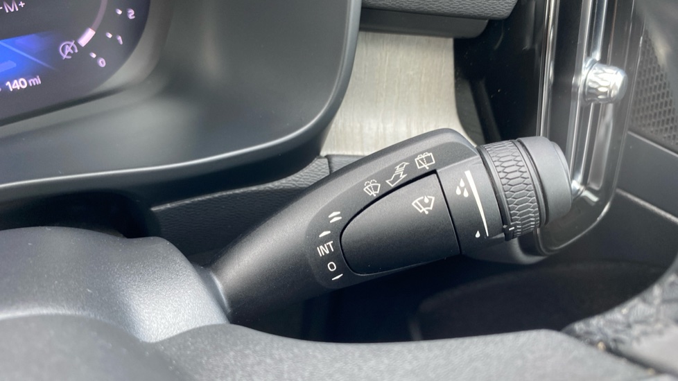 Volvo XC40 2.0 B3P Ultra Dark 5dr Auto Petrol Estate - Image 33