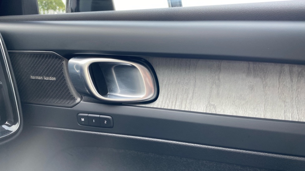Volvo XC40 2.0 B3P Ultra Dark 5dr Auto Petrol Estate - Image 35