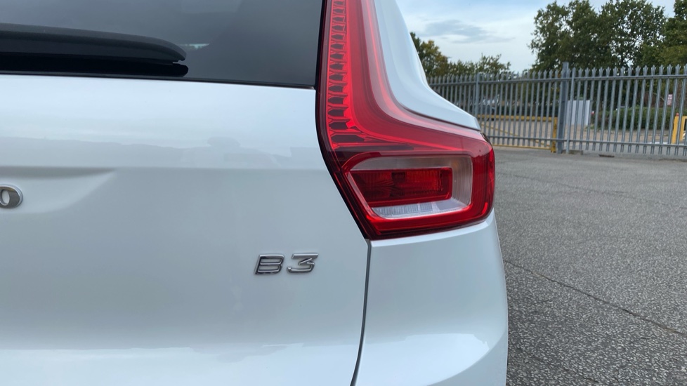 Volvo XC40 2.0 B3P Ultra Dark 5dr Auto Petrol Estate - Image 46