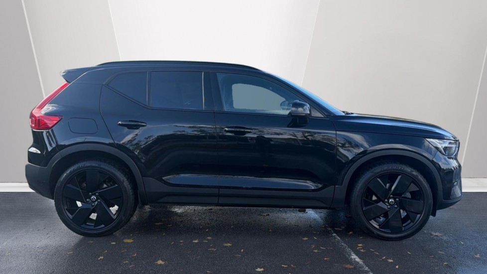 Volvo XC40 2.0 B4P Plus Black Edition 5dr Auto Petrol Estate - Image 3