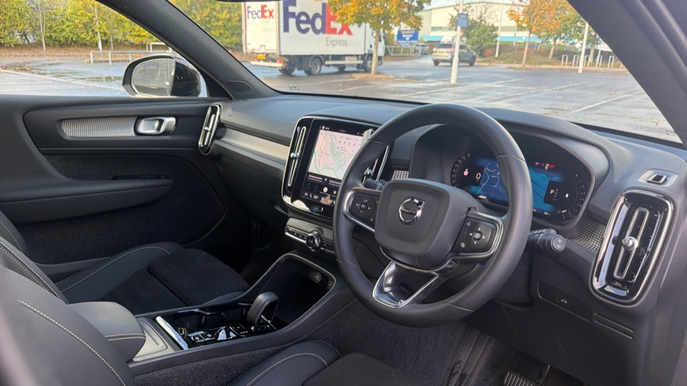 Volvo XC40 2.0 B4P Plus Black Edition 5dr Auto Petrol Estate - Image 5