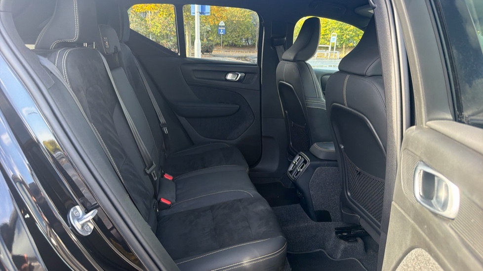 Volvo XC40 2.0 B4P Plus Black Edition 5dr Auto Petrol Estate - Image 7