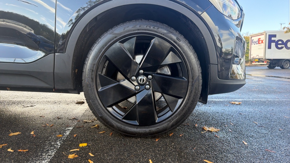 Volvo XC40 2.0 B4P Plus Black Edition 5dr Auto Petrol Estate - Image 10