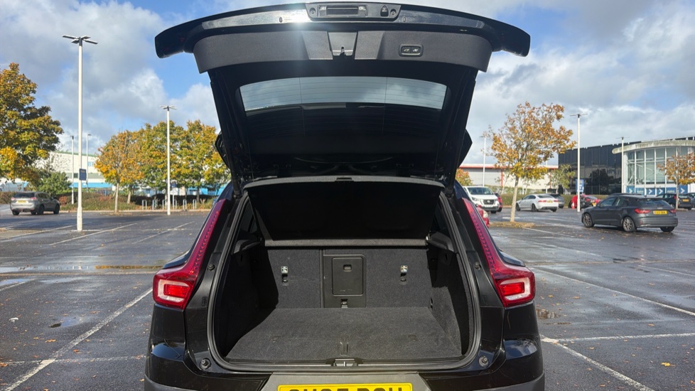 Volvo XC40 2.0 B4P Plus Black Edition 5dr Auto Petrol Estate - Image 14