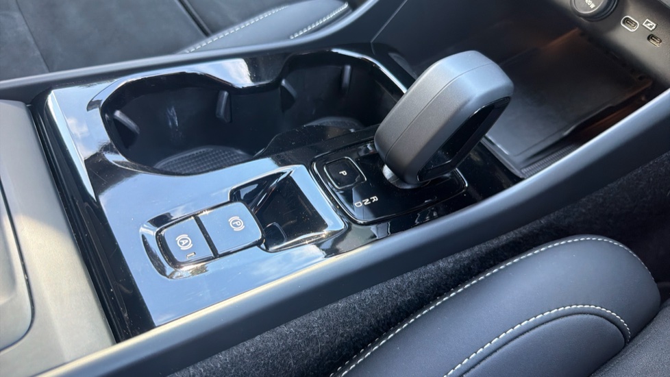 Volvo XC40 2.0 B4P Plus Black Edition 5dr Auto Petrol Estate - Image 25