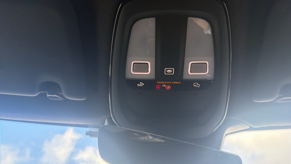 Volvo XC40 2.0 B4P Plus Black Edition 5dr Auto Petrol Estate - Image 28