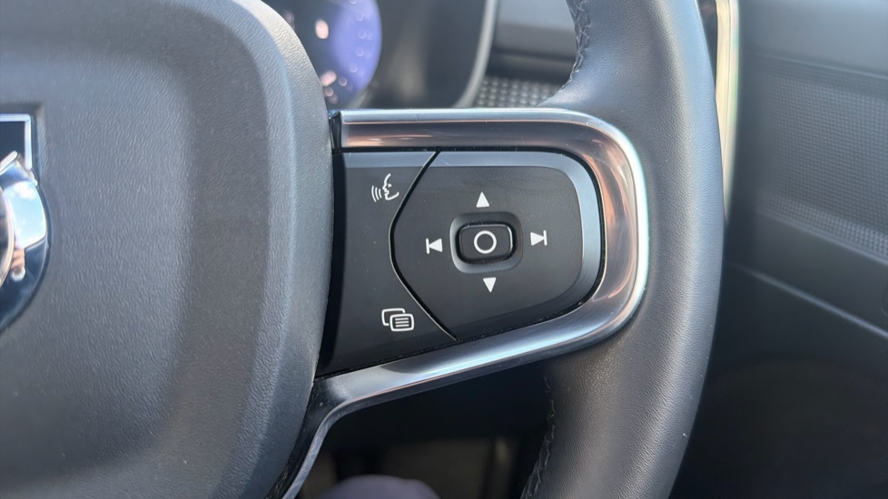 Volvo XC40 2.0 B4P Plus Black Edition 5dr Auto Petrol Estate - Image 30