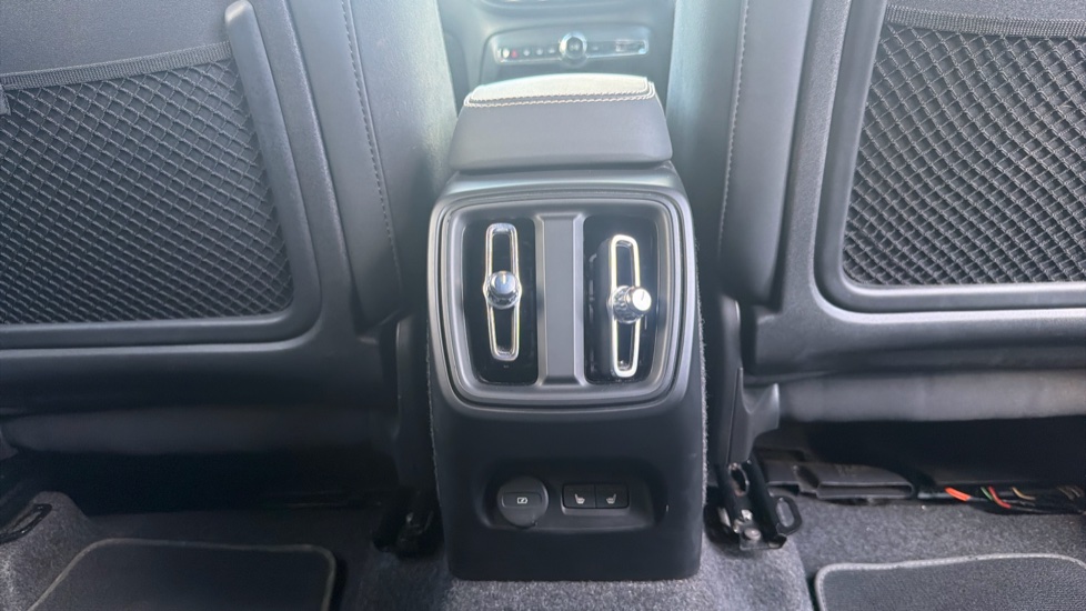 Volvo XC40 2.0 B4P Plus Black Edition 5dr Auto Petrol Estate - Image 38