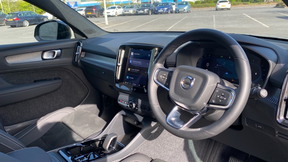 Volvo XC40 2.0 B4P Plus Dark 5dr Auto Petrol Estate - Image 4