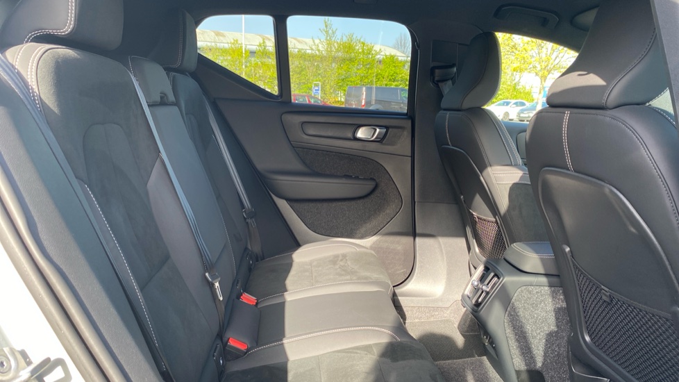 Volvo XC40 2.0 B4P Plus Dark 5dr Auto Petrol Estate - Image 6