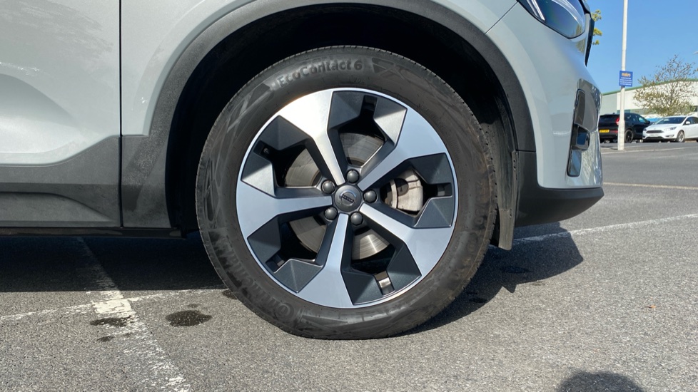 Volvo XC40 2.0 B4P Plus Dark 5dr Auto Petrol Estate - Image 9