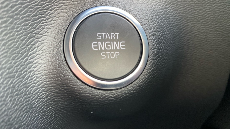Volvo XC40 2.0 B4P Plus Dark 5dr Auto Petrol Estate - Image 24