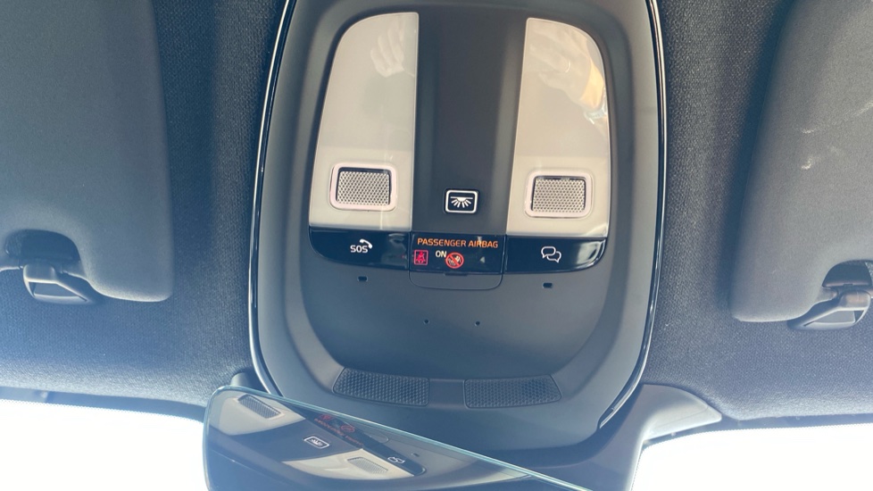 Volvo XC40 2.0 B4P Plus Dark 5dr Auto Petrol Estate - Image 31