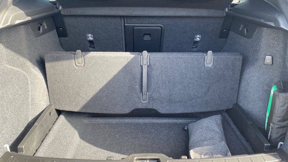 Volvo XC40 2.0 B4P Plus Dark 5dr Auto Petrol Estate - Image 38
