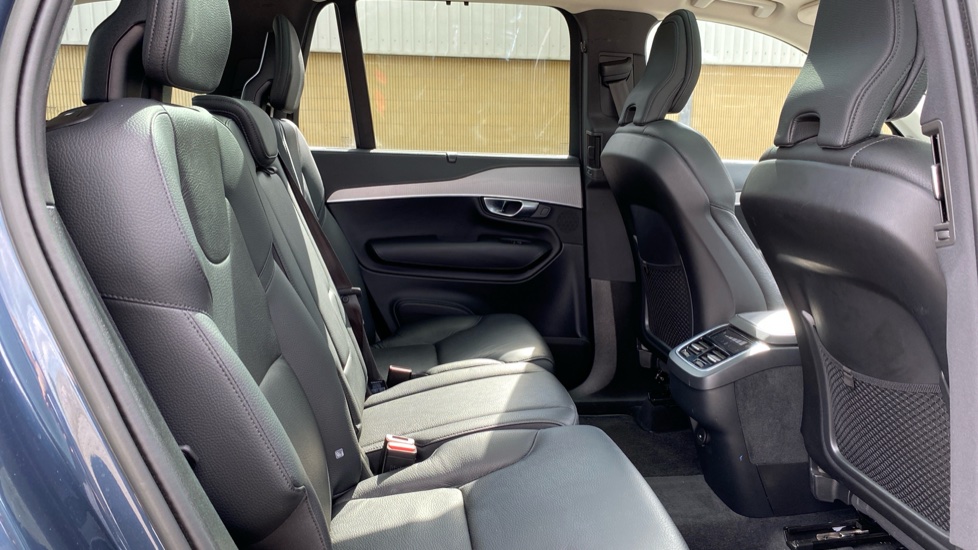 Volvo XC90 2.0 B5P [250] Plus Dark 5dr AWD Geartronic Petrol Estate - Image 6