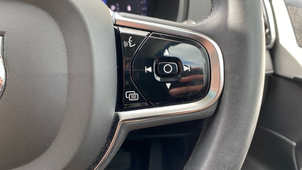 Volvo XC90 2.0 B5P [250] Plus Dark 5dr AWD Geartronic Petrol Estate - Image 30