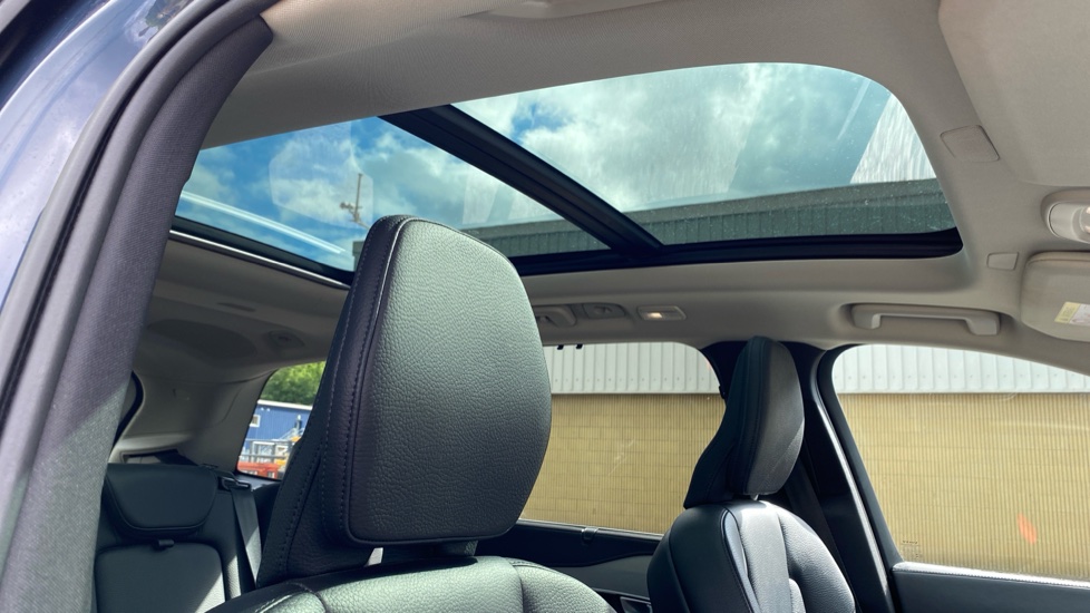 Volvo XC90 2.0 B5P [250] Plus Dark 5dr AWD Geartronic Petrol Estate - Image 37
