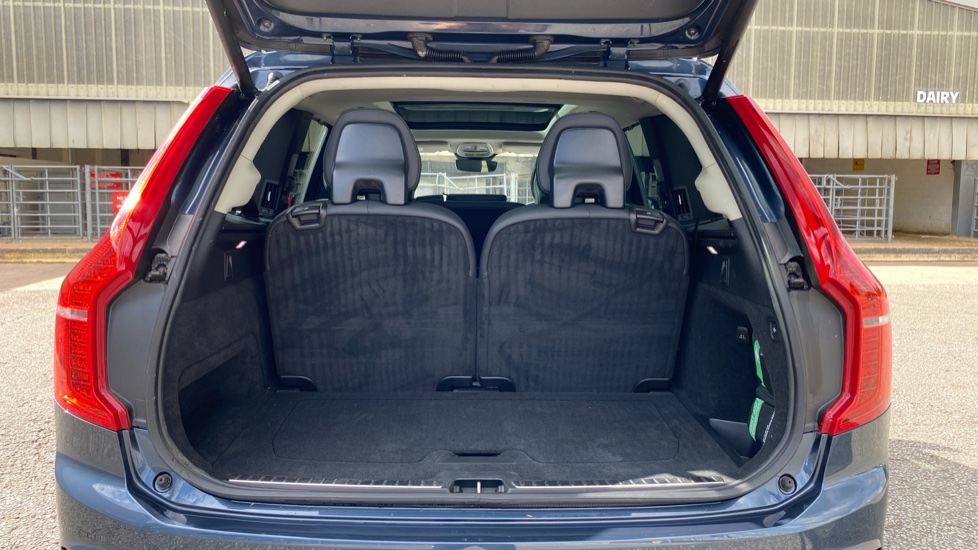 Volvo XC90 2.0 B5P [250] Plus Dark 5dr AWD Geartronic Petrol Estate - Image 42