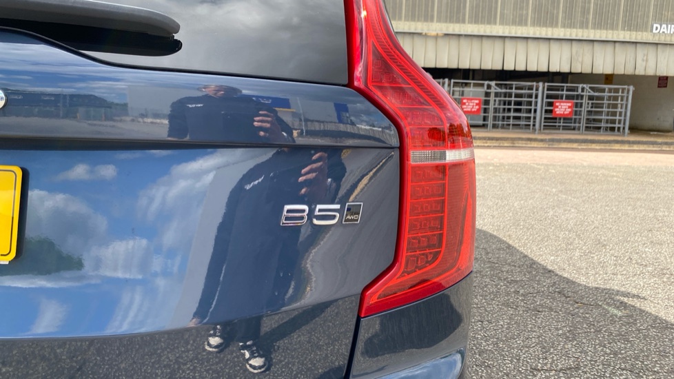 Volvo XC90 2.0 B5P [250] Plus Dark 5dr AWD Geartronic Petrol Estate - Image 45