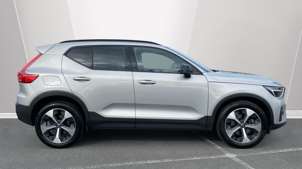 Volvo XC40 2.0 B4P Ultimate Dark 5dr Auto Petrol Estate - Image 3