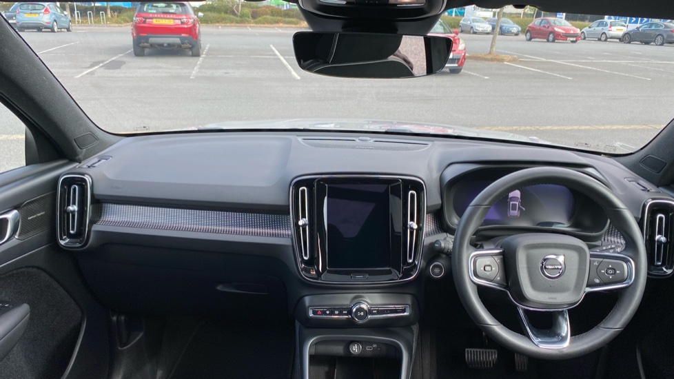 Volvo XC40 2.0 B4P Ultimate Dark 5dr Auto Petrol Estate - Image 6