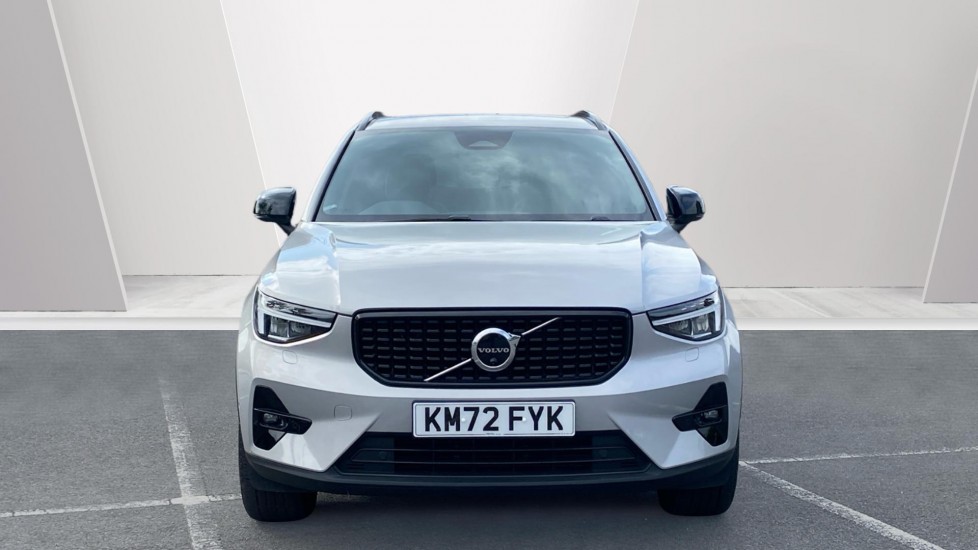 Volvo XC40 2.0 B4P Ultimate Dark 5dr Auto Petrol Estate - Image 9