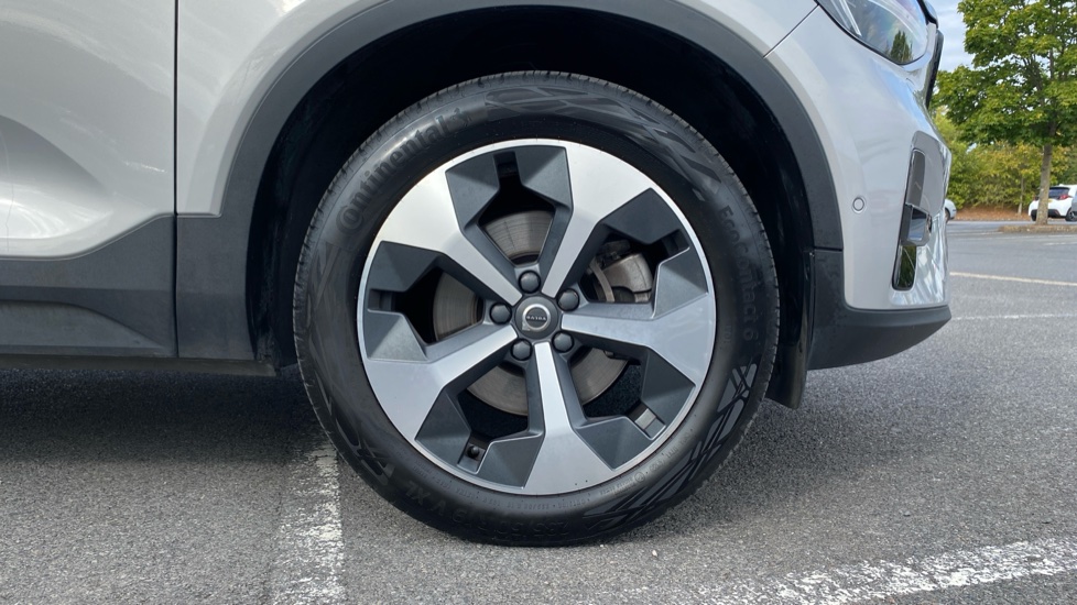 Volvo XC40 2.0 B4P Ultimate Dark 5dr Auto Petrol Estate - Image 10
