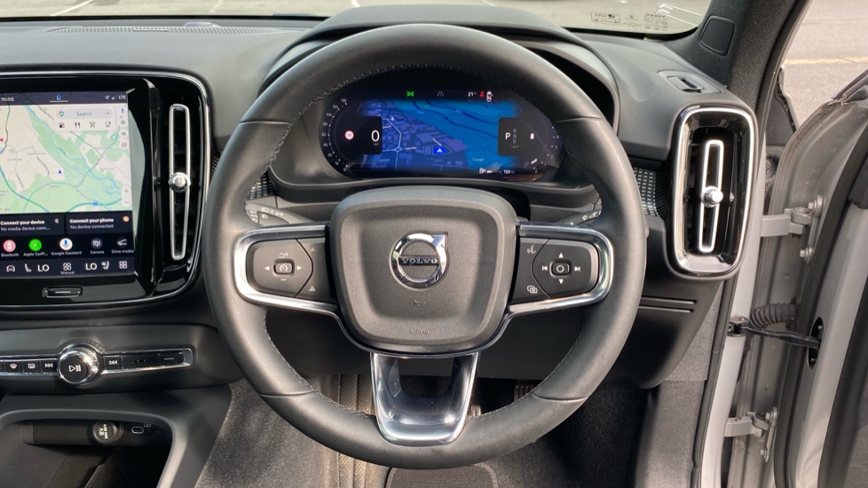Volvo XC40 2.0 B4P Ultimate Dark 5dr Auto Petrol Estate - Image 11