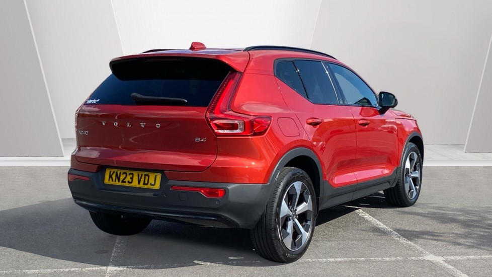 Volvo XC40 2.0 B4P Ultimate Dark 5dr Auto Petrol Estate - Image 2