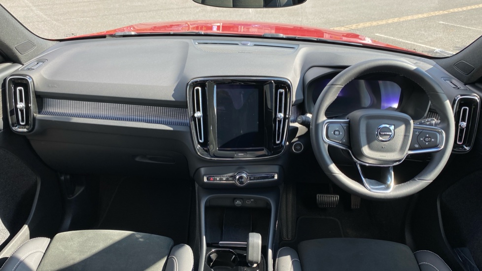 Volvo XC40 2.0 B4P Ultimate Dark 5dr Auto Petrol Estate - Image 5