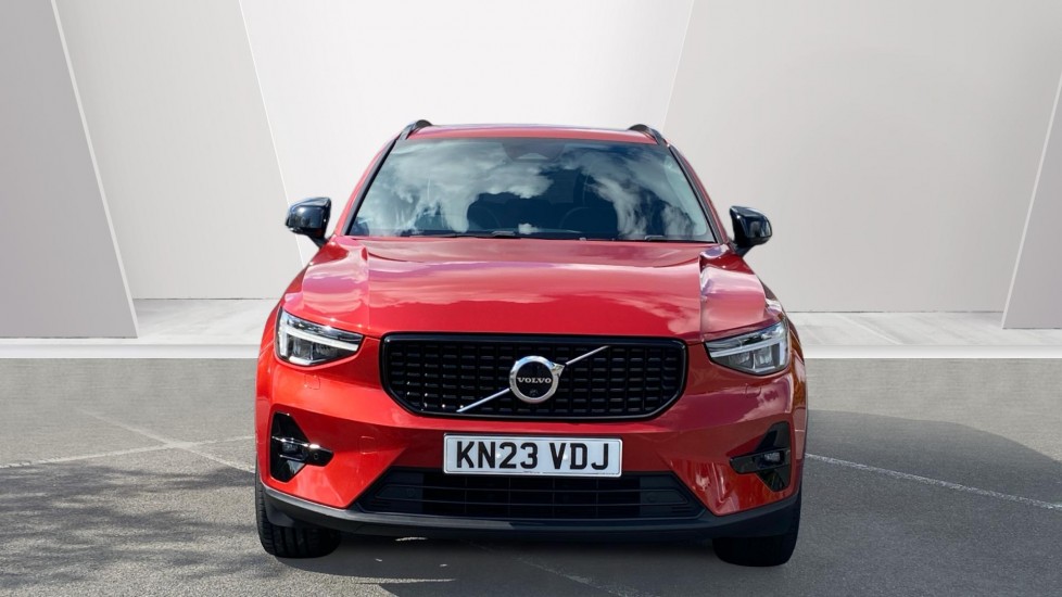 Volvo XC40 2.0 B4P Ultimate Dark 5dr Auto Petrol Estate - Image 8
