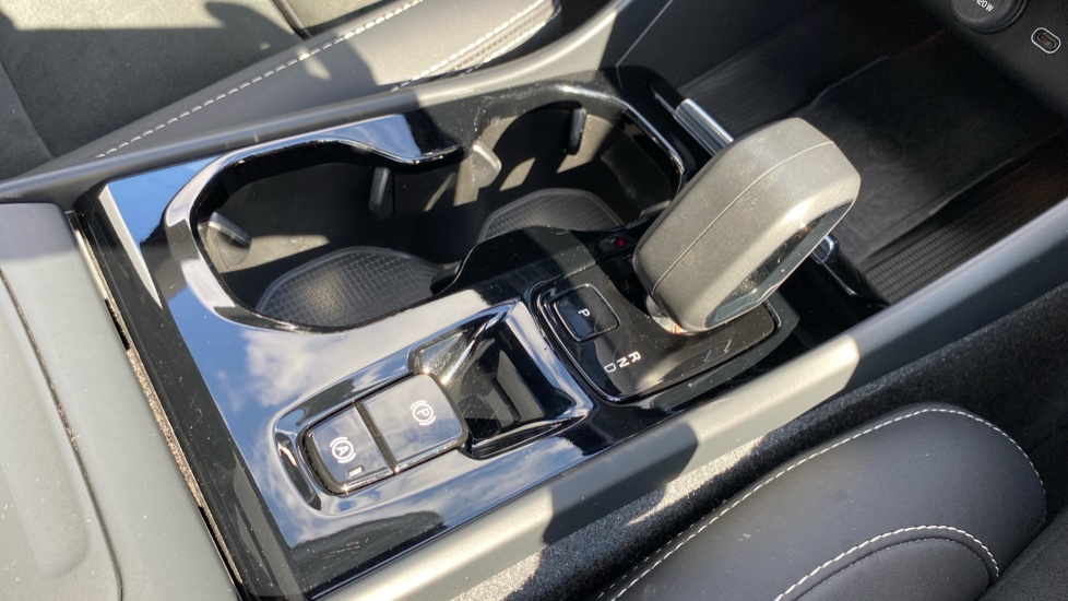 Volvo XC40 2.0 B4P Ultimate Dark 5dr Auto Petrol Estate - Image 26