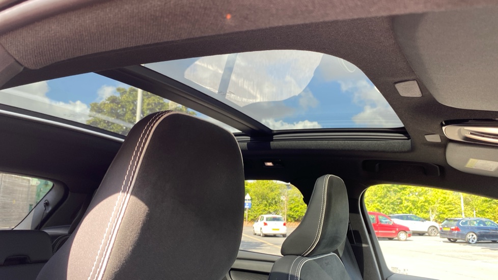 Volvo XC40 2.0 B4P Ultimate Dark 5dr Auto Petrol Estate - Image 39