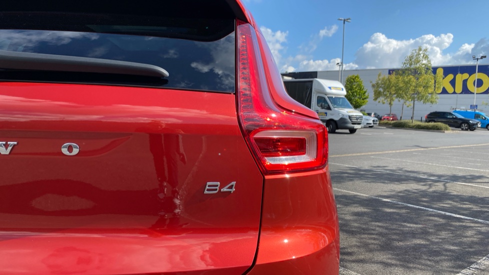 Volvo XC40 2.0 B4P Ultimate Dark 5dr Auto Petrol Estate - Image 45