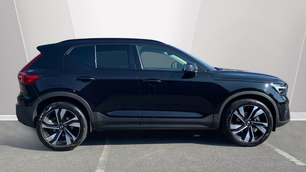Volvo XC40 2.0 B3P Ultra Dark 5dr Auto Petrol Estate - Image 3