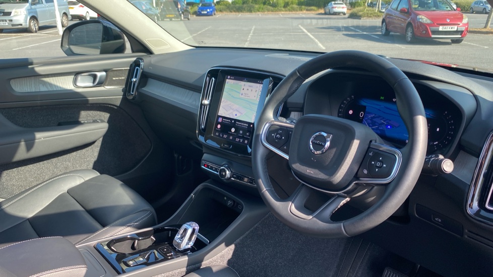 Volvo XC40 2.0 B3P Ultra Dark 5dr Auto Petrol Estate - Image 5