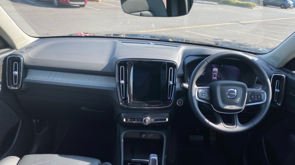 Volvo XC40 2.0 B3P Ultra Dark 5dr Auto Petrol Estate - Image 6