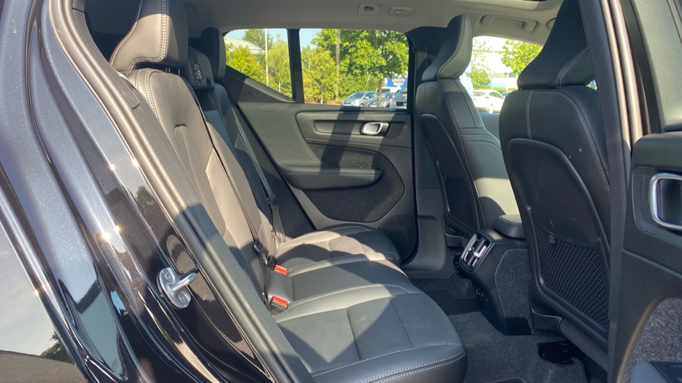 Volvo XC40 2.0 B3P Ultra Dark 5dr Auto Petrol Estate - Image 7