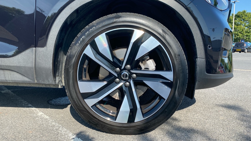 Volvo XC40 2.0 B3P Ultra Dark 5dr Auto Petrol Estate - Image 10