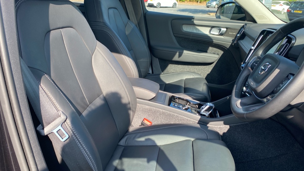 Volvo XC40 2.0 B3P Ultra Dark 5dr Auto Petrol Estate - Image 39