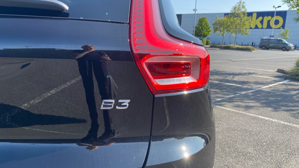 Volvo XC40 2.0 B3P Ultra Dark 5dr Auto Petrol Estate - Image 46