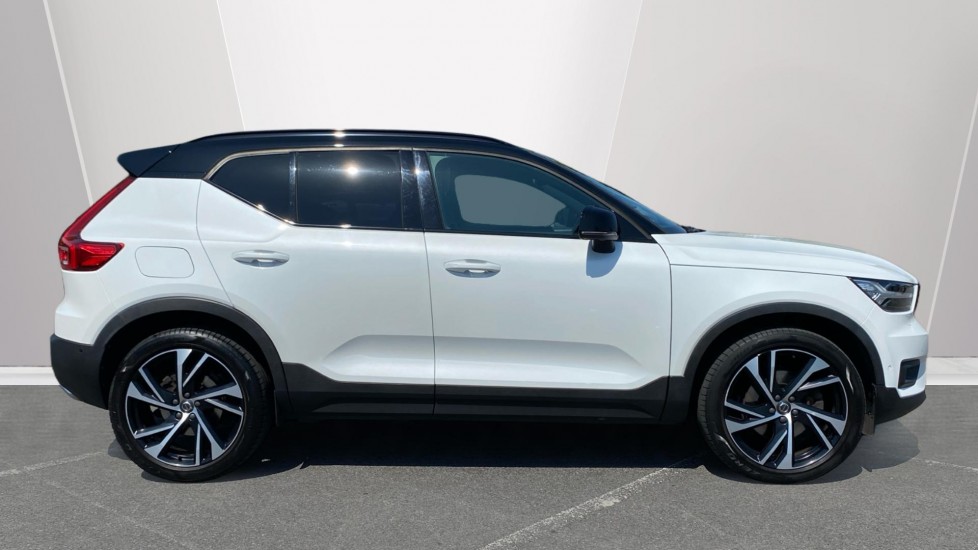 Volvo XC40 2.0 D4 [190] First Edition 5dr AWD Geartronic Diesel Estate - Image 3