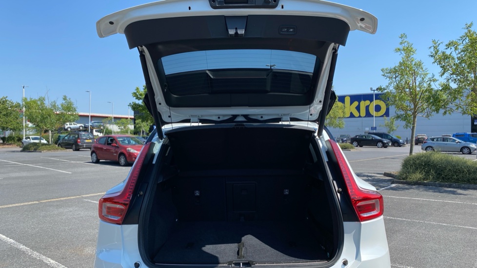 Volvo XC40 2.0 D4 [190] First Edition 5dr AWD Geartronic Diesel Estate - Image 13
