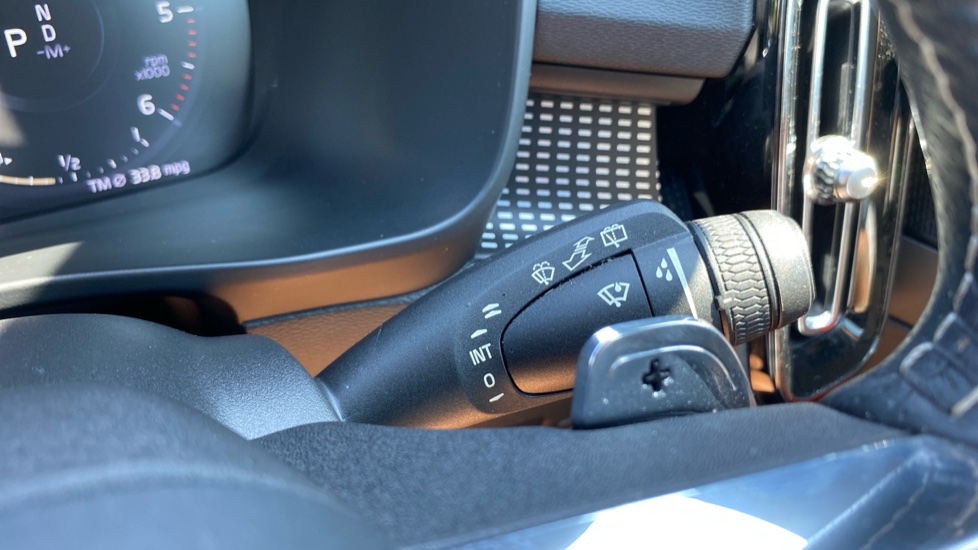 Volvo XC40 2.0 D4 [190] First Edition 5dr AWD Geartronic Diesel Estate - Image 32