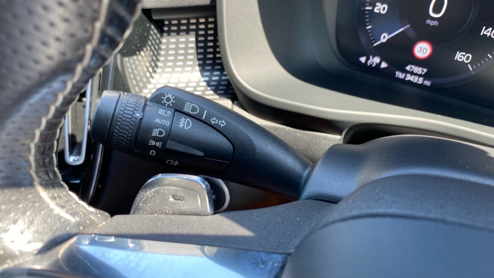 Volvo XC40 2.0 D4 [190] First Edition 5dr AWD Geartronic Diesel Estate - Image 33