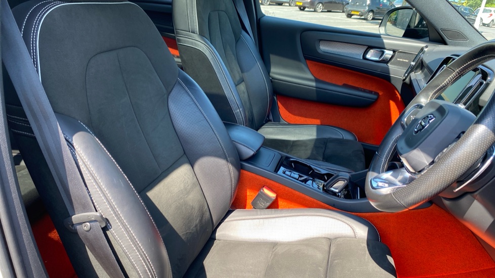 Volvo XC40 2.0 D4 [190] First Edition 5dr AWD Geartronic Diesel Estate - Image 38