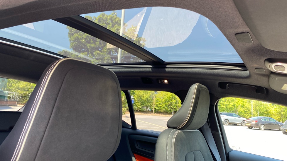 Volvo XC40 2.0 D4 [190] First Edition 5dr AWD Geartronic Diesel Estate - Image 39