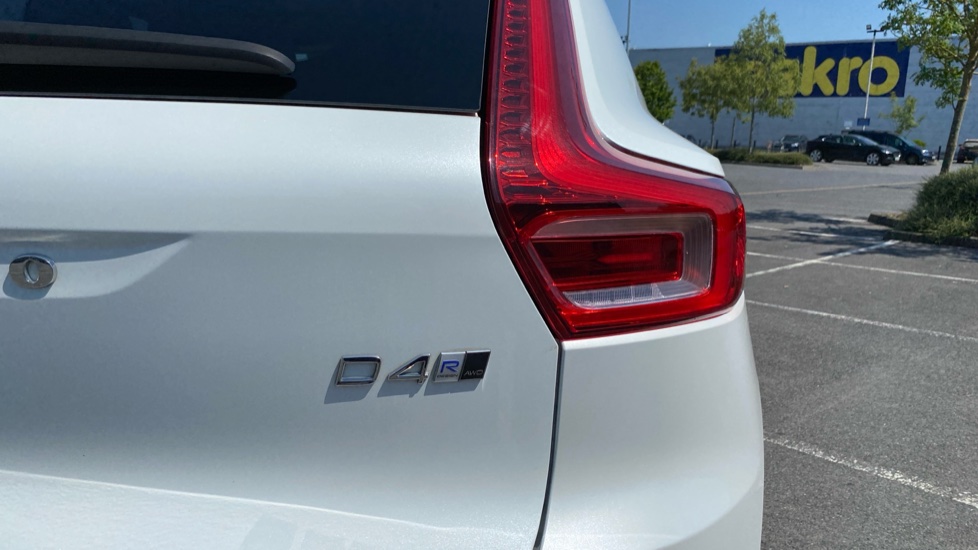 Volvo XC40 2.0 D4 [190] First Edition 5dr AWD Geartronic Diesel Estate - Image 46